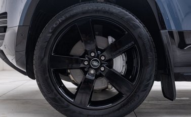 Land Rover Defender 90 D300 X-DYNAMIC HSE 13