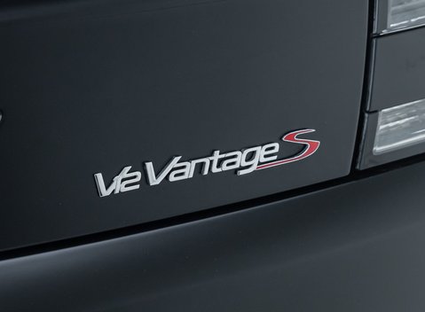 Aston Martin V12 Vantage S 41