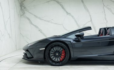 Lamborghini Aventador S LP 740-4 Roadster 38
