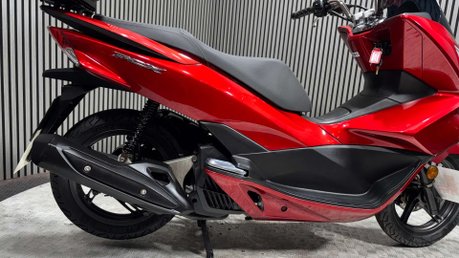 Honda PCX WW PCX 125 2016 ONLY 13K 1 OWNER LONG MOT WARRANTY 125CC 11