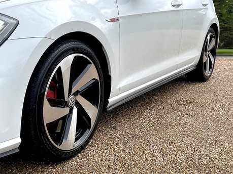 Volkswagen Golf GTI PERFORMANCE TSI DSG 20