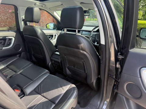 Land Rover Discovery Sport 2.0 Discovery Sport Black HSE SD4 Auto 4WD 5dr 25