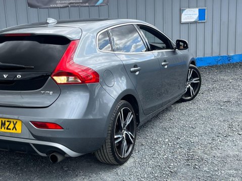 Volvo V40 2.0 T2 R-Design Pro Euro 6 (s/s) 5dr 27