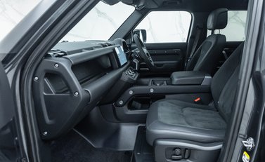 Land Rover Defender 110 V8 CARPATHIAN EDITION Urban 19