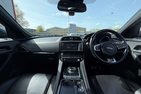 Jaguar F-Pace 3.0 F-PACE V6 S AWD D Auto 4WD 5dr 18