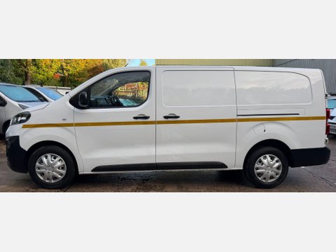 Vauxhall Vivaro 1.5 Turbo D 2900 Dynamic Panel Van 6dr Diesel Manual L2 H1 Euro 6 (s/s) (10 14