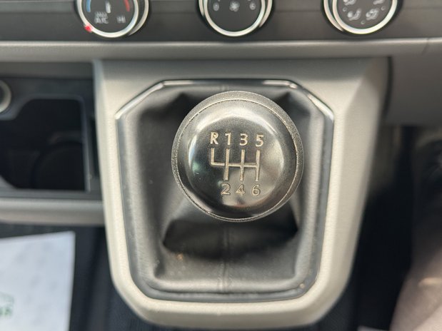 Volkswagen Transporter Crew Cab SWB L1H1 T32 Tdi Kombi Highline Air Con SELECT 38