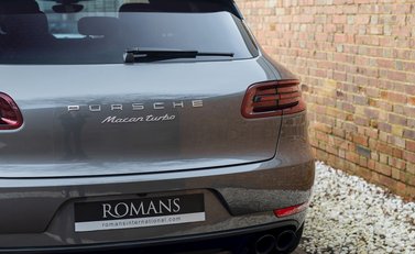 Porsche Macan Turbo 27
