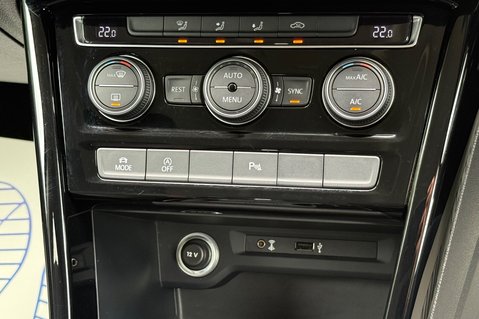 Volkswagen Touran SEL TSI DSG AUTOMATIC - 7 SEATS - ADAPTIVE CRUISE -DEMO +1 OWNER -FVWSH 37
