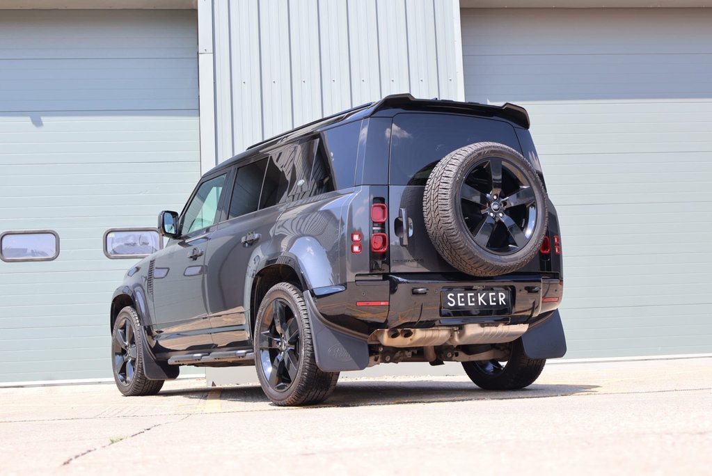 Land Rover Defender 110 2023 D300 HARD TOP X-DYNAMIC  4