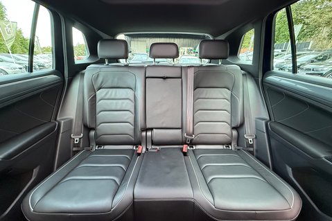 Volkswagen Tiguan R LINE TSI BMT 4MOTION DSG -RARE LEATHER INTERIOR -CAMERA -APPLE CARPLAY  18
