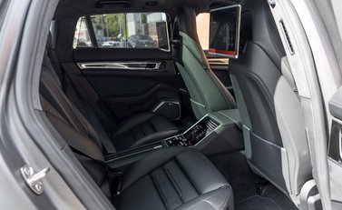 Porsche Panamera Turbo S E-Hybrid Sport Turismo 14
