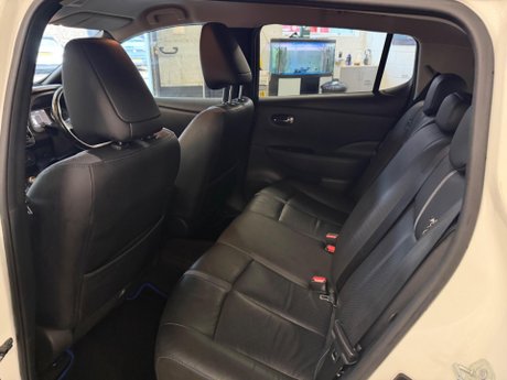 Nissan LEAF 40kWh Tekna Auto 5dr 10