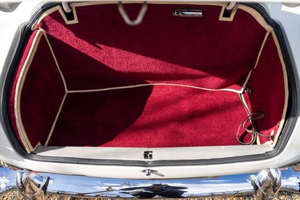 Aston Martin DB4 Series III 36