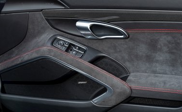 Porsche 911 Targa 4 GTS (991.2) 22