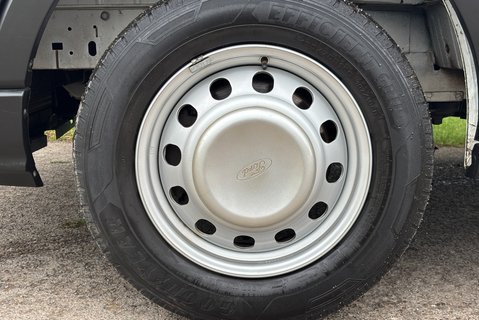 Ford Transit 350 Drw L4 170 ps Dropside Truck 28