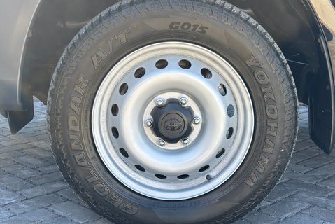 Toyota Hilux Active 4WD D-4D Single Cab Pickup - Gullwing Canopy 31