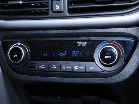 Hyundai i10 1.0 MPi Premium 5dr Auto 26