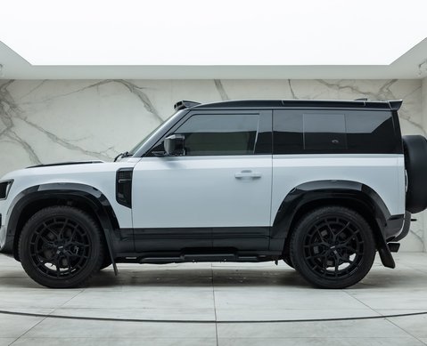 Land Rover Defender 90 V8 P525 URBAN 