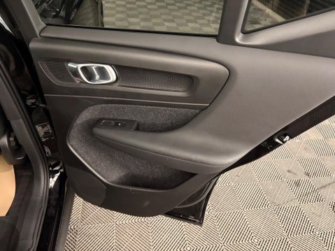 Volvo XC40 2.0 D3 R-Design Euro 6 (s/s) 5dr 32