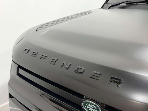 Land Rover Defender 2.0 SD4 S SUV 5dr Diesel Auto 4WD Euro 6 (s/s) (240 ps) 41