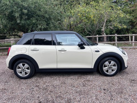 Mini Hatch 1.5 Cooper Classic Steptronic Euro 6 (s/s) 5dr 9
