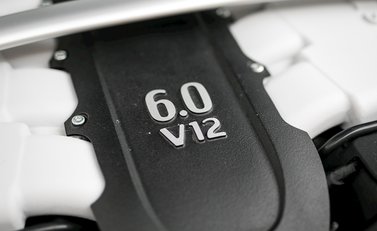 Aston Martin V12 Vantage S 28