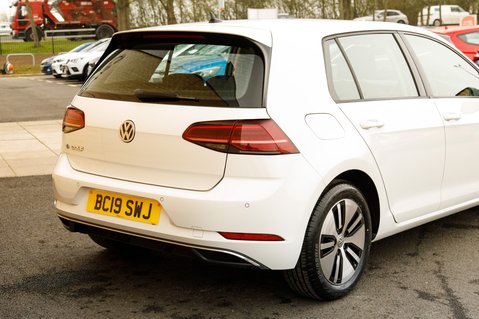 Volkswagen Golf E-GOLF 9