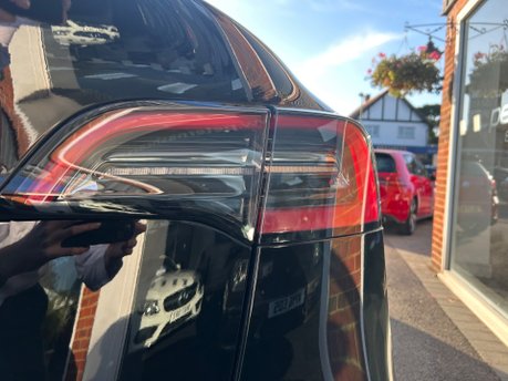 Tesla Model Y LONG RANGE AWD 9