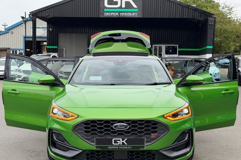 Ford Focus ST -PAN ROOF -PARKING/PERFORMANCE/ASSIST PACKS -HUD -B&O - MEAN GREEN 18