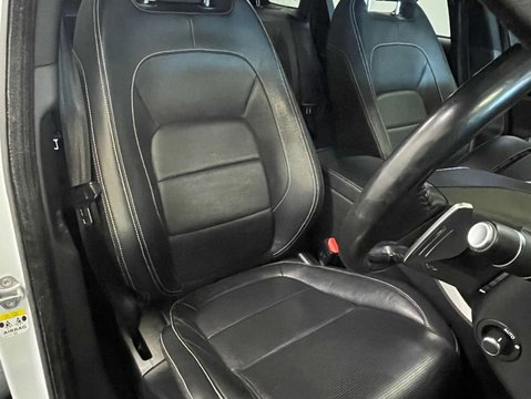 Jaguar F-Pace 2.0 F-PACE R-Sport AWD D Auto 4WD 5dr 11
