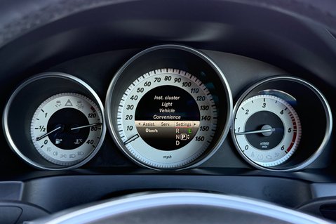 Mercedes-Benz E Class E220 BLUETEC AMG LINE -19 INCH ALLOYS -FULL SERVICE HISTORY 33