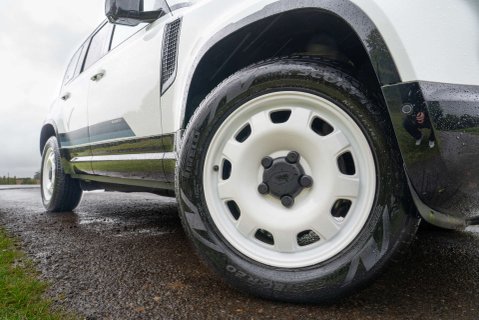 Land Rover Defender D250 SE County Edition 21