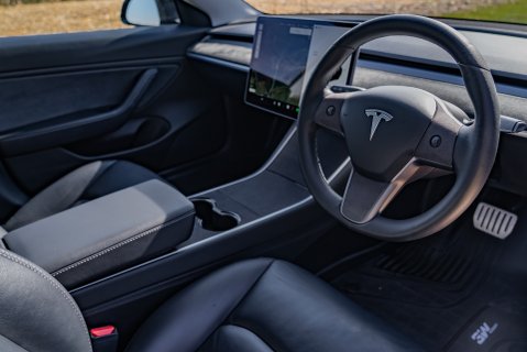 Tesla Model 3 PERFORMANCE AWD 11