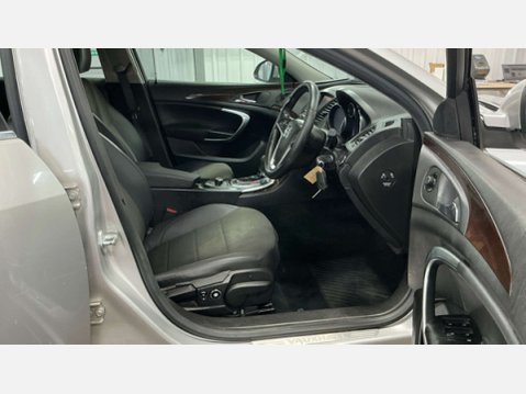 Vauxhall Insignia 2.0 CDTi SE Nav Hatchback 5dr Diesel Auto Euro 5 (160 ps) 8