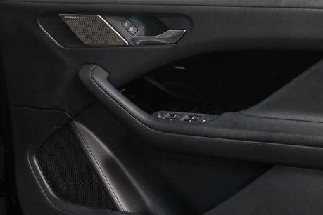 Jaguar I-Pace S 38
