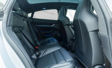 Porsche Taycan Turbo 13