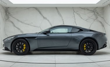 Aston Martin DB11 V8 5