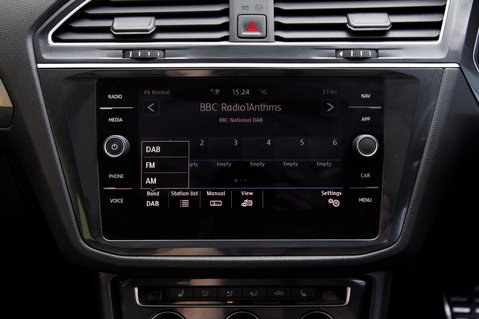 Volkswagen Tiguan R-LINE TECH TDI DSG 25