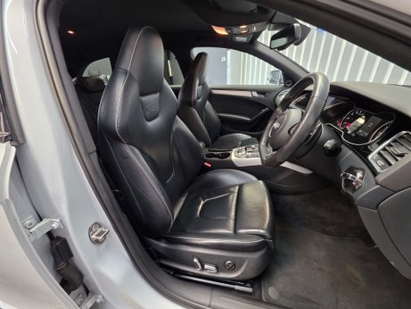 Audi RS4 4.2 FSI V8 Estate 5dr Petrol S Tronic quattro Euro 5 (450 ps) 3