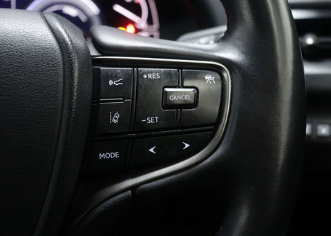 Lexus Ux 2.0 UX 250H F Sport Design 4x2 CVT 5dr 40