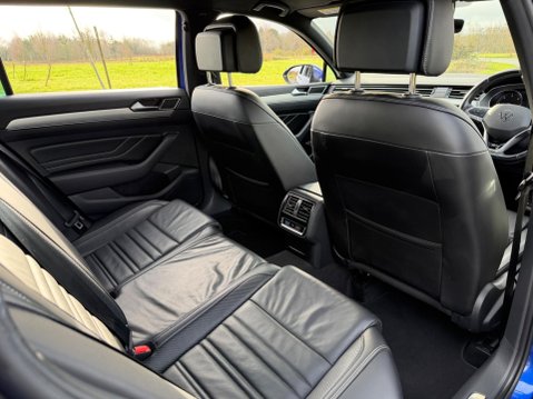 Volkswagen Passat 2.0 TDI R-Line DSG Euro 6 (s/s) 5dr 38