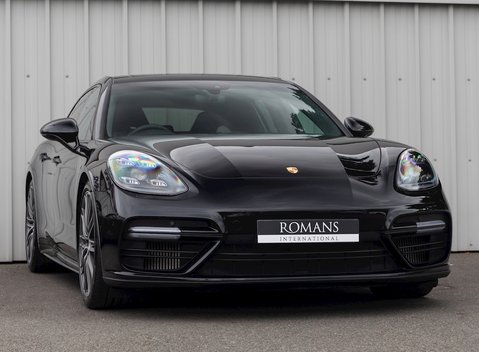 Porsche Panamera Turbo Sport Turismo 1