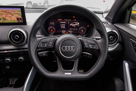 Audi Q2 TFSI BLACK EDITION 19