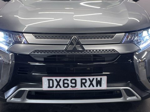 Mitsubishi Outlander 2.0 MIVEC Exceed SUV 5dr Petrol CVT 4WD Euro 6 (s/s) (150 ps) Parking Senso 10