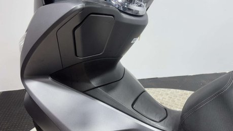 Honda PCX 2015 WW ONLY 7K ARROW EXHAUST NEW MOT VERY CLEAN 125CC SCOOTER 20