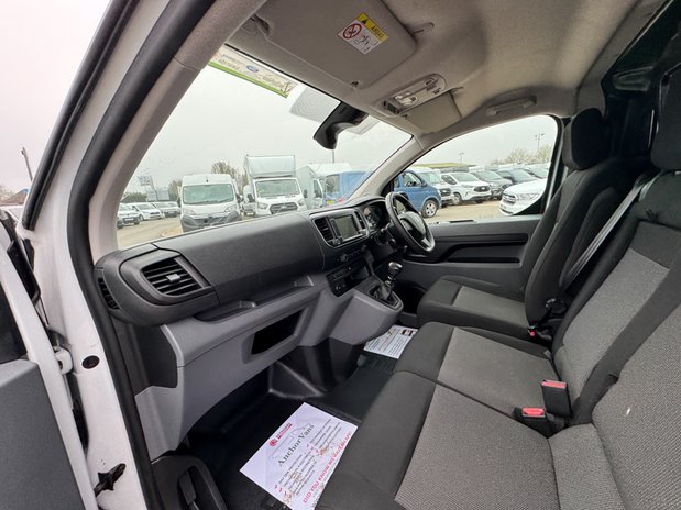 Peugeot Expert XLWB L3H1 [SOLD CM] Low Roof Professional Premium Air Con EURO 6 12