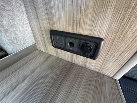 Volkswagen Transporter VW T6 FUNKY DUBZ 4 BERTH POP TOP 16