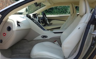 Aston Martin DB11 12