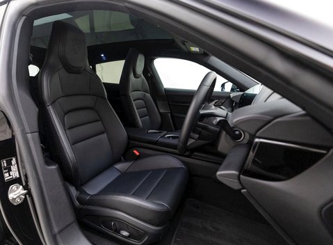 Porsche Taycan 4 Cross Turismo 10